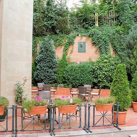 Private Rooms In Central Sofia - Quiet & Comfortable Apartman