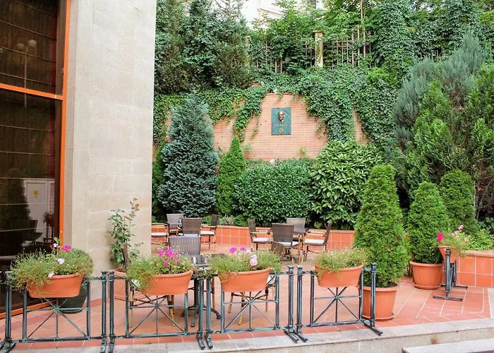 Private Rooms In Central Sofia - Quiet & Comfortable Διαμέρισμα